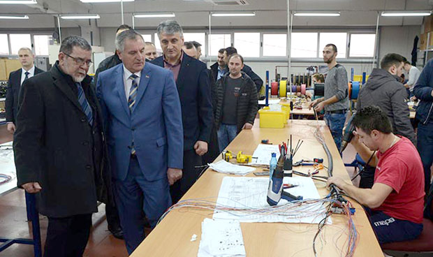 ИЗ РУМУНИЈЕ СЕЛЕ СЕ У СРПСКУ: Мрежа-Нетворк одлучила да затвори фабрику у Темишвару